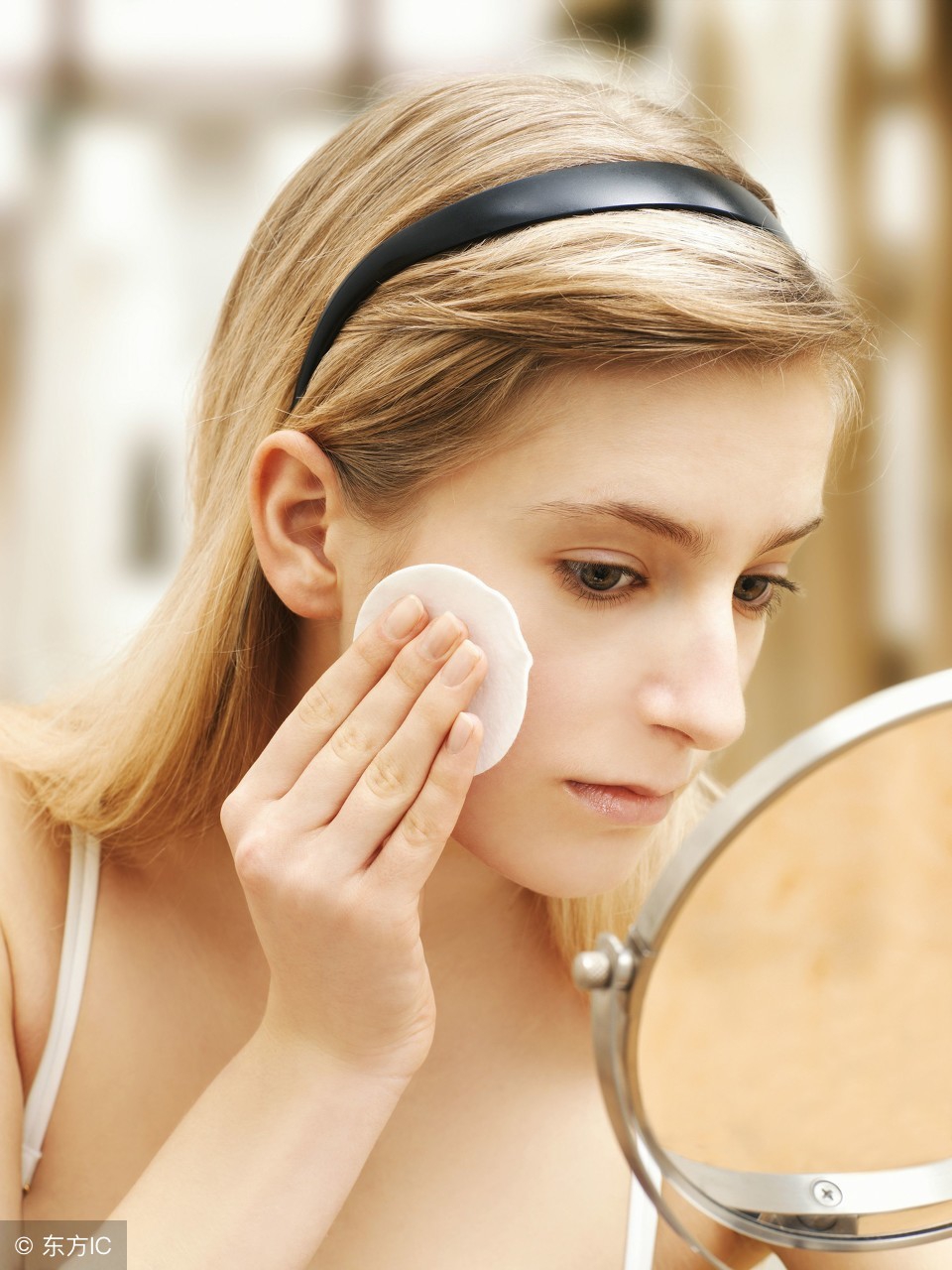 卸妆的正确方式和步骤,卸妆的正确步骤和方法