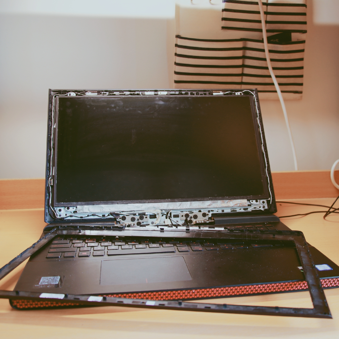 笔记本可以自己换屏幕吗,笔记本屏幕可以换其他屏幕吗