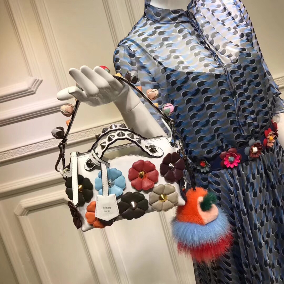 撞包不可怕！为你找到了今年夏天最出彩的包包赢过无数大牌