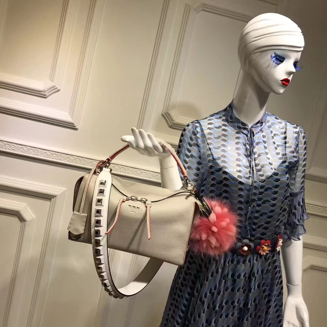 撞包不可怕！为你找到了今年夏天最出彩的包包赢过无数大牌