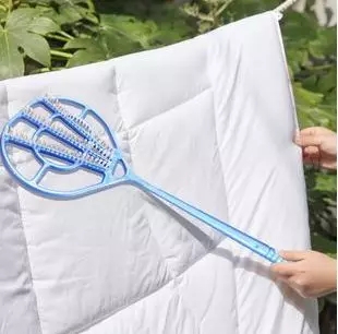 被子羽绒被蚕丝被现场制作,被子是买蚕丝被还是羽绒被