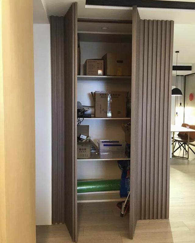 新房装修隔壁想把入户门装到过道,进门过道很长装修