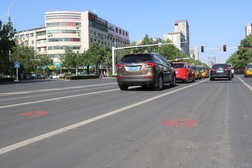 红绿灯路口黄色圆圈图标,交通路口警示标识牌