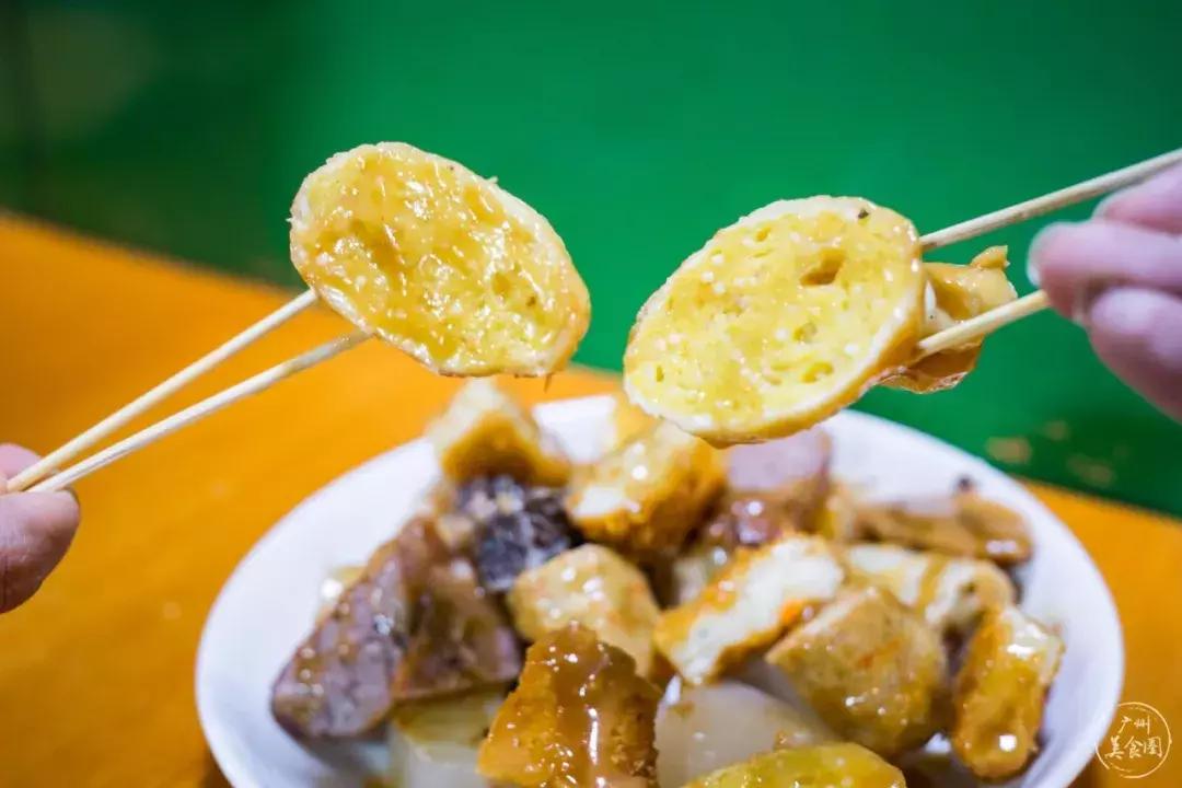 一对夫妻把台湾夜市搬来华师小店里！门面窄小，一不小心就错过！