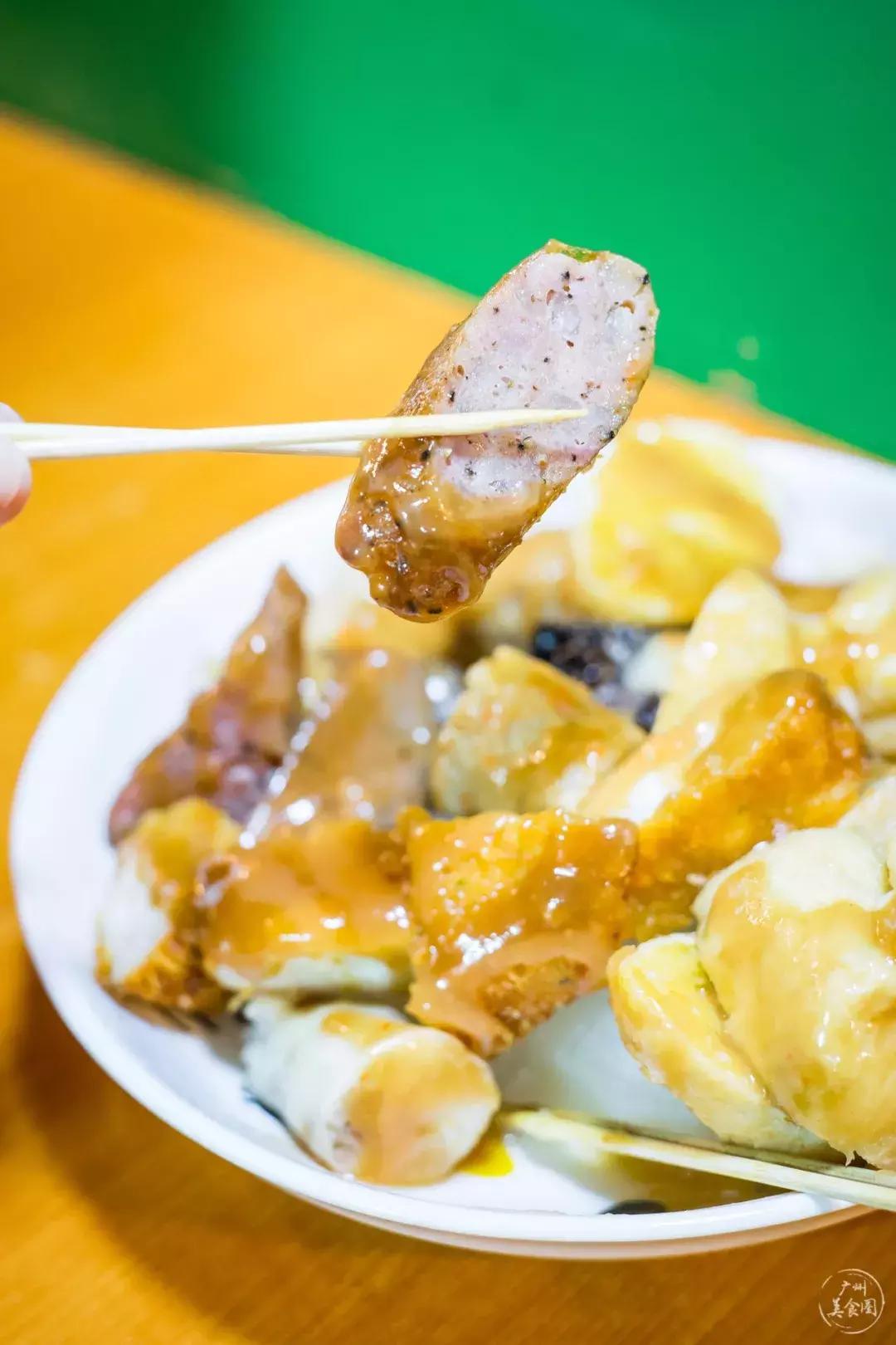 一对夫妻把台湾夜市搬来华师小店里！门面窄小，一不小心就错过！