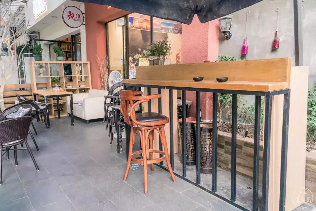 一对夫妻把台湾夜市搬来华师小店里！门面窄小，一不小心就错过！