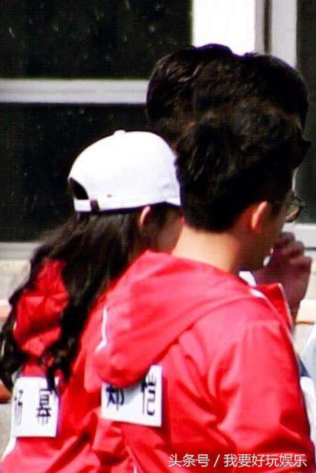 奔跑吧兄弟杨幂踢足球是哪一期,杨幂奔跑吧足球服