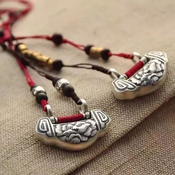 从前的锁古朴图片,庄严古朴的中国锁