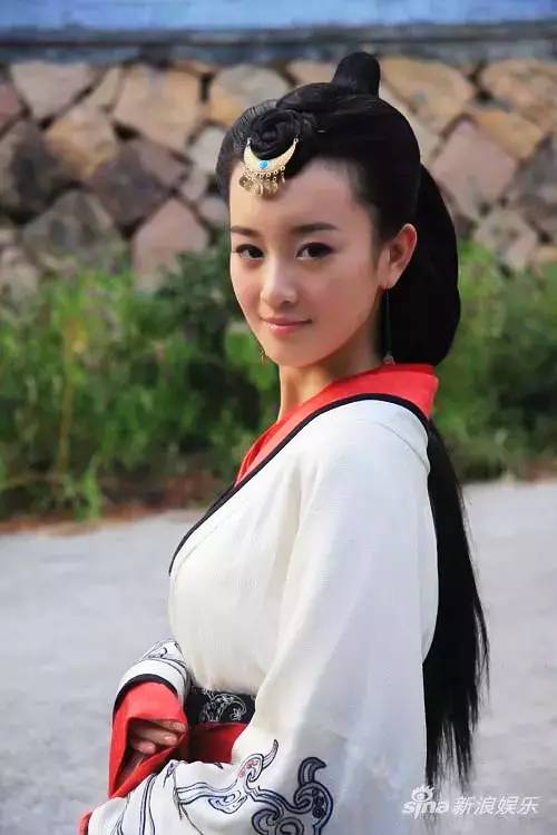 Z姓女明星回应整容却被扒出“小三”旧事，还与“正室”互撕？