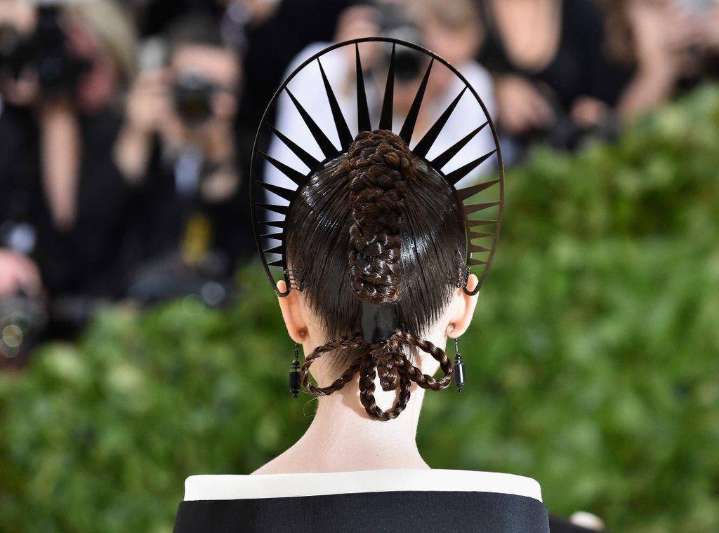 用十件宗教作品告诉你Met Gala上演的“帽子戏法”的神秘隐喻