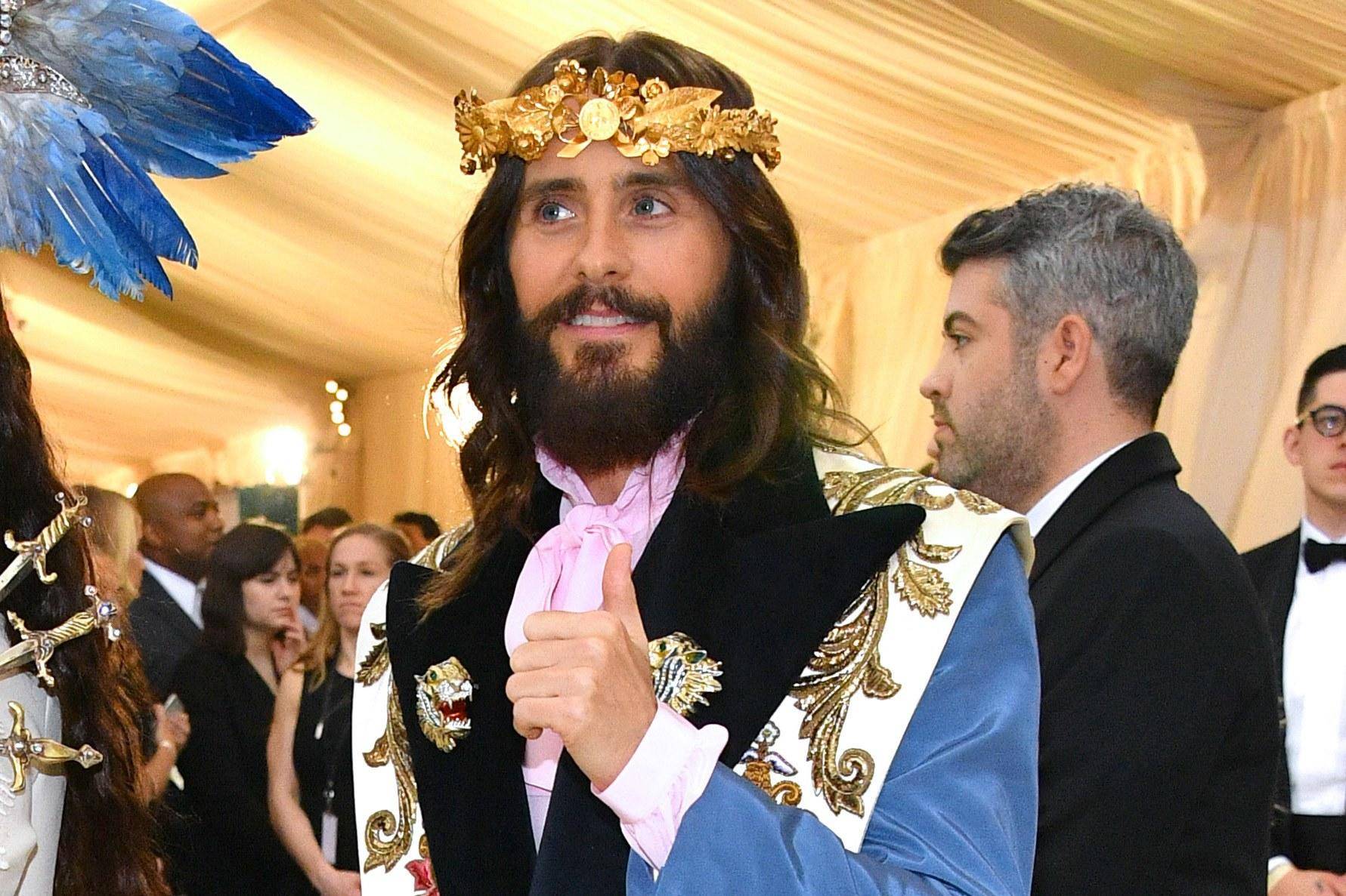 用十件宗教作品告诉你Met Gala上演的“帽子戏法”的神秘隐喻