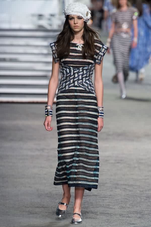 香奈儿巴黎时装秀价值多少,香奈儿巴黎皇宫大瀑布时装秀