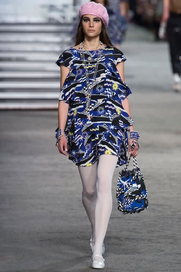 香奈儿巴黎时装秀价值多少,香奈儿巴黎皇宫大瀑布时装秀