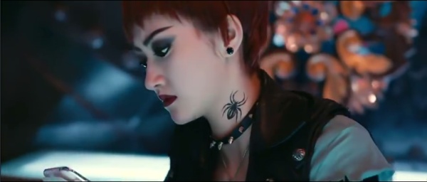 成龙电影里的女儿们，感受着浓浓的父爱，却有一个很蹊跷的共同点