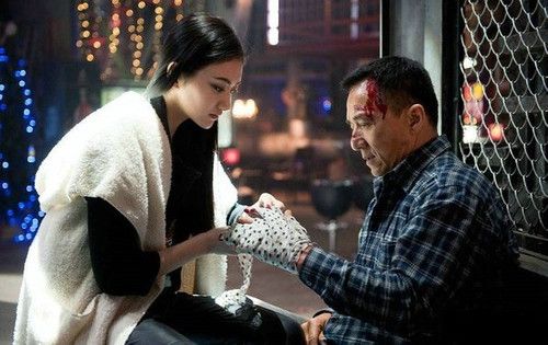 成龙电影里的女儿们，感受着浓浓的父爱，却有一个很蹊跷的共同点