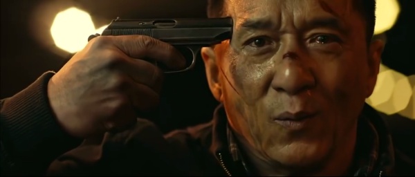 成龙电影里的女儿们，感受着浓浓的父爱，却有一个很蹊跷的共同点