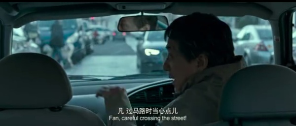 成龙电影里的女儿们，感受着浓浓的父爱，却有一个很蹊跷的共同点