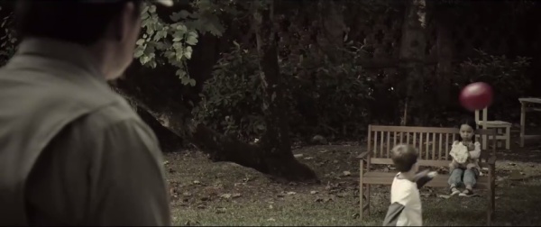 成龙电影里的女儿们，感受着浓浓的父爱，却有一个很蹊跷的共同点