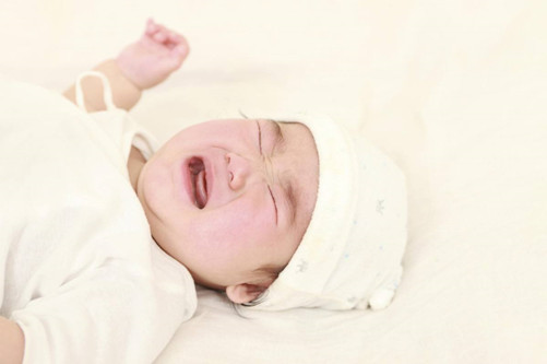 一岁小宝宝大便干燥硬,小宝宝大便干什么原因导致的