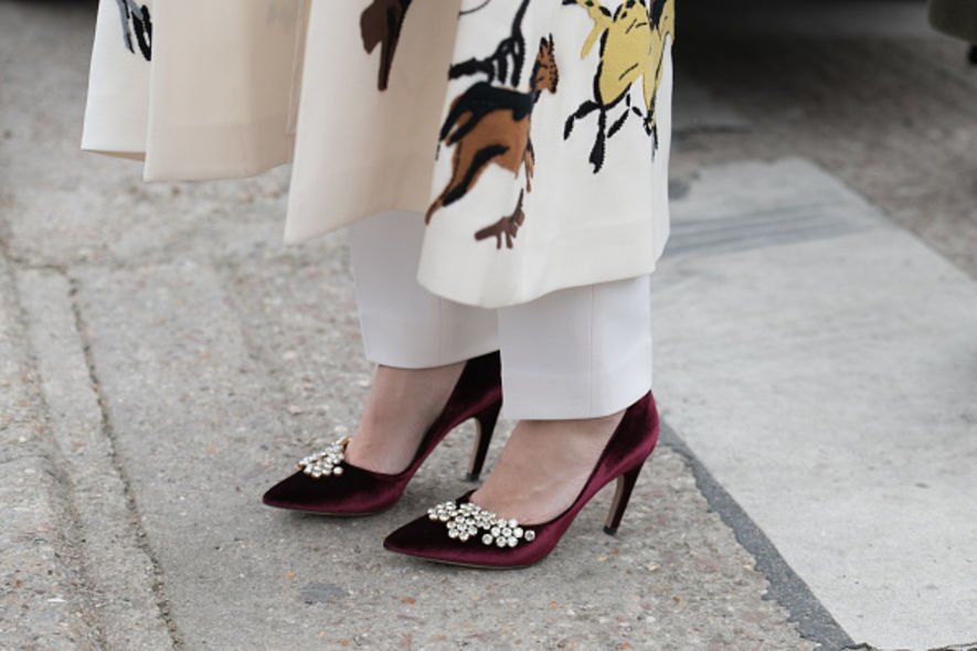 如何正确穿高跟鞋才不会累脚,穿高跟鞋的十大诀窍