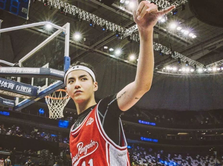 余文乐教你穿搭技巧,余文乐的穿搭风格搭配表