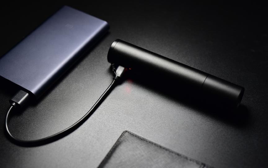 极蜂强光变焦手电筒怎么充电,极蜂强光变焦手电筒评测