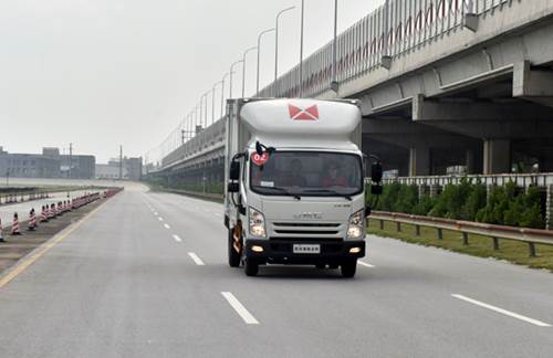 最新江铃蓝牌重载轻卡,江铃重载版轻卡能拉多少吨