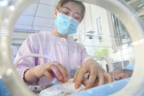 重症监护室医生和孩子的对话,在医院重症监护室照顾病人的感慨