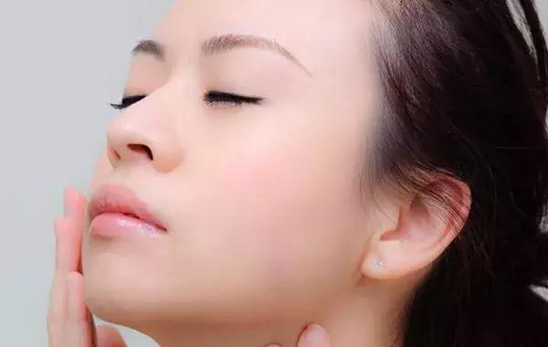 蔻皙，你的雀斑是“内因因素”还是“外因因素”？