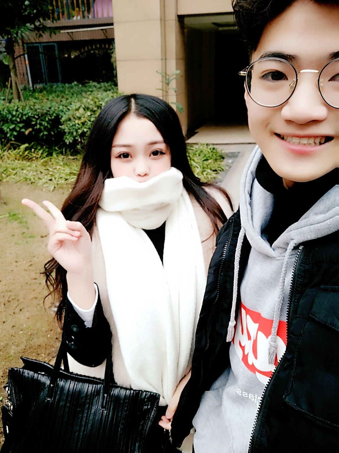 第一次和男朋友在一起的尴尬经历,第一次和男朋友住在一起什么感受