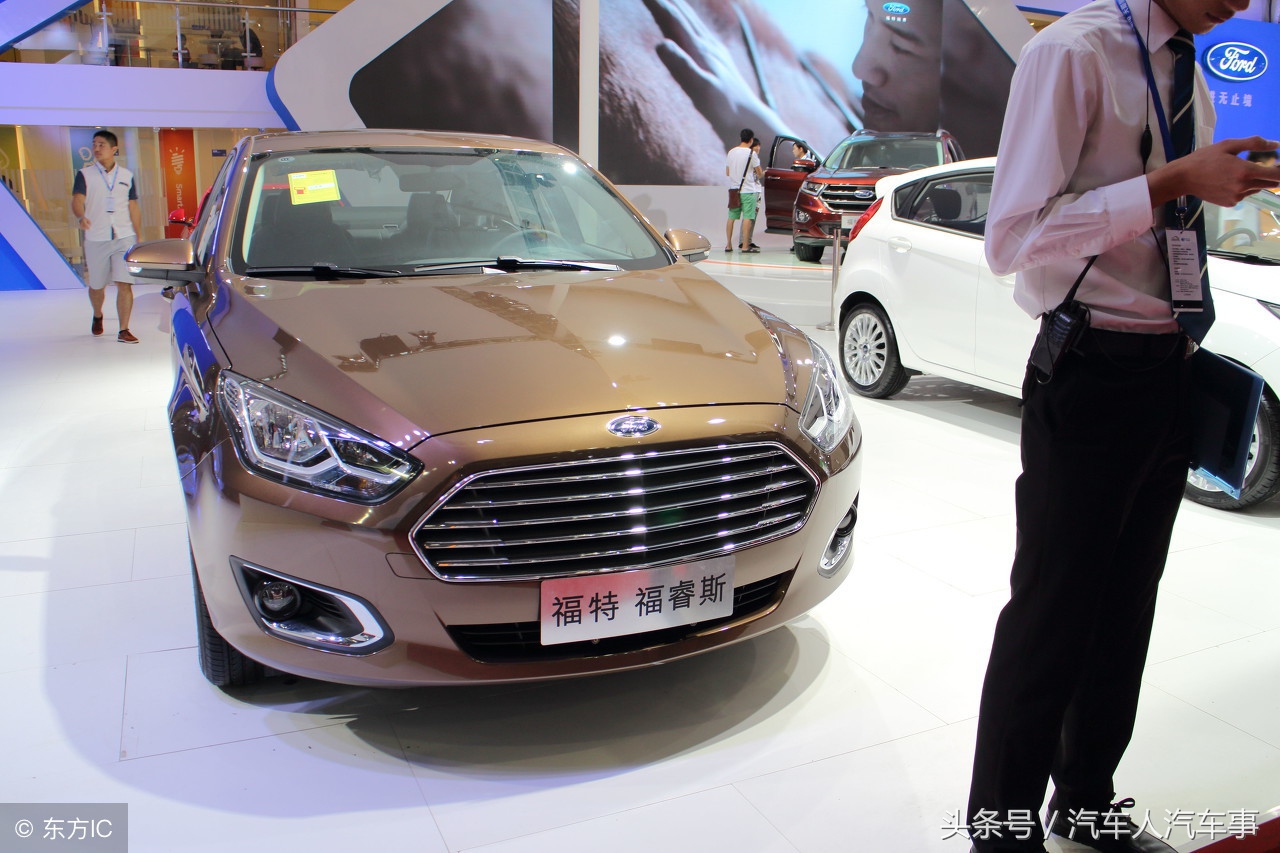 福特福睿斯2021自动黄金版落地价,福特福睿斯自动荣耀版落地价