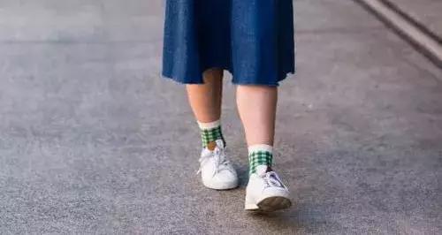 宽松t恤配阔腿裤慵懒,想要腿变长