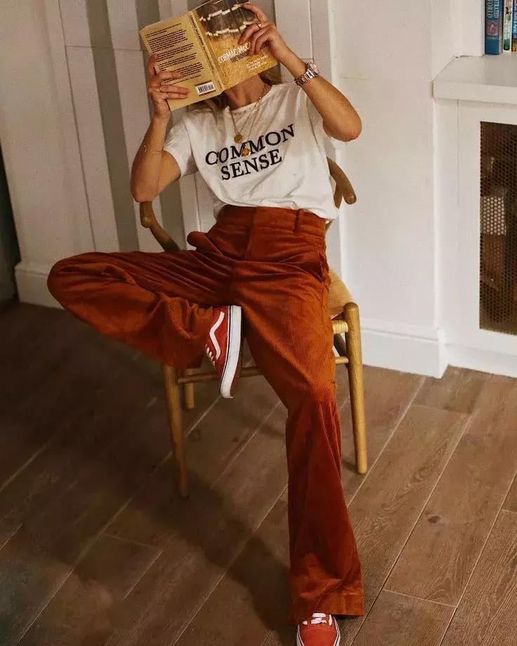 宽松t恤配阔腿裤慵懒,想要腿变长