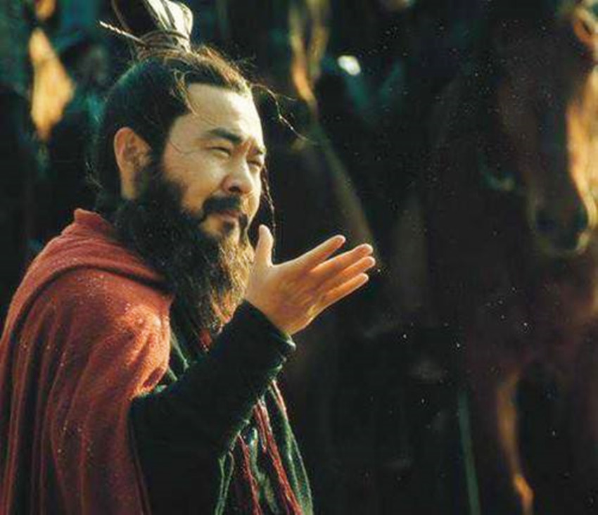 三国乱世,为什么都是内斗,外族人都跑哪里去了?