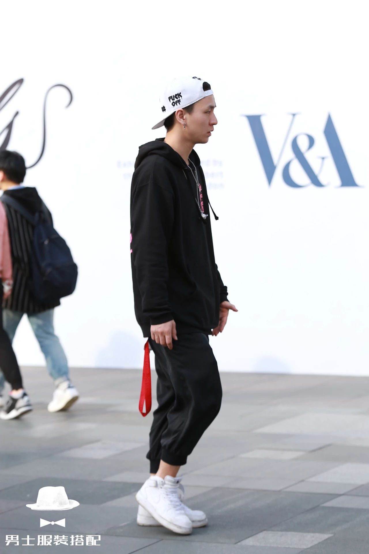 一件配饰提升整个气质,一件精致的配饰瞬间成为时尚有品