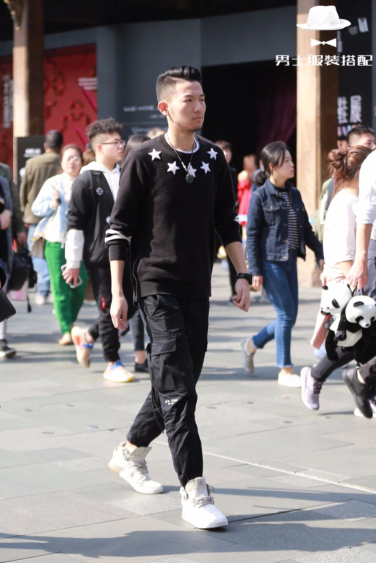 一件配饰提升整个气质,一件精致的配饰瞬间成为时尚有品