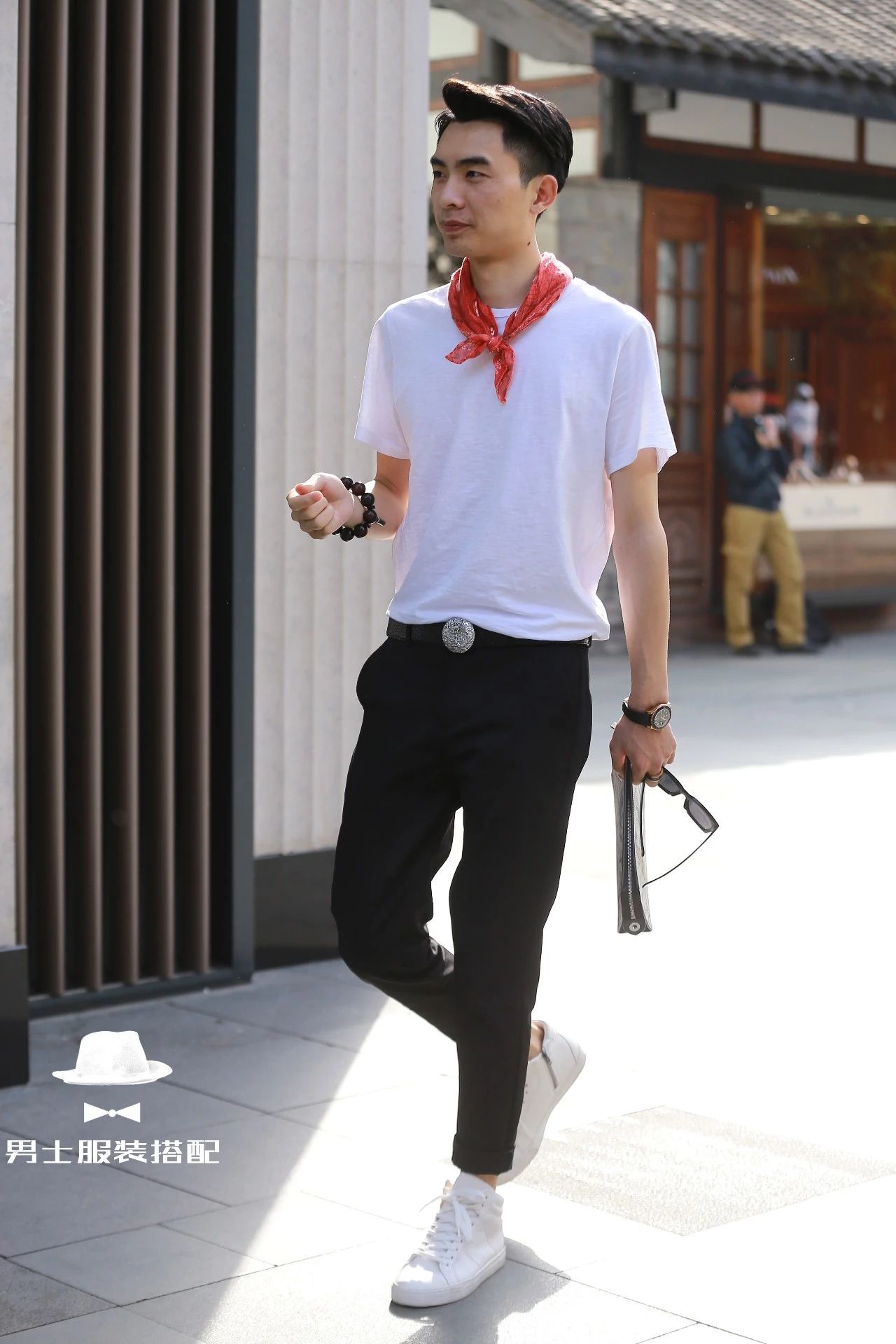 一件配饰提升整个气质,一件精致的配饰瞬间成为时尚有品