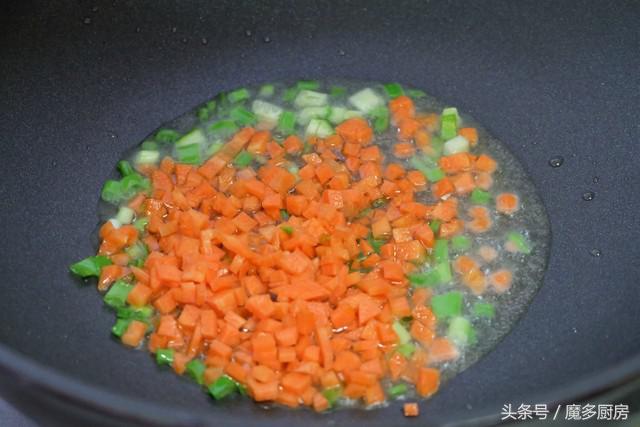 蛋炒饭怎样做又好吃不上火不油腻,小时候爱吃的蛋炒饭简单又好做