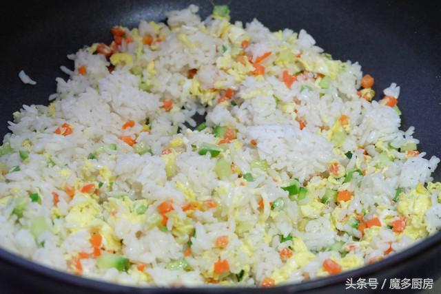 蛋炒饭怎样做又好吃不上火不油腻,小时候爱吃的蛋炒饭简单又好做