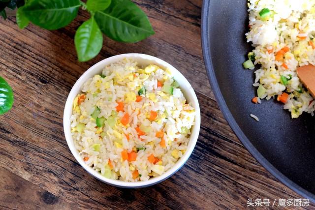 蛋炒饭怎样做又好吃不上火不油腻,小时候爱吃的蛋炒饭简单又好做