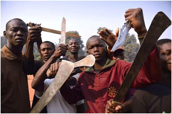 虐待受害人、逼其吃粪便,赞比亚这伙歹匪很邪恶!