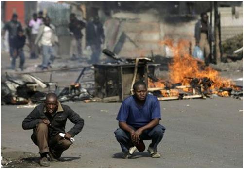 虐待受害人、逼其吃粪便,赞比亚这伙歹匪很邪恶!