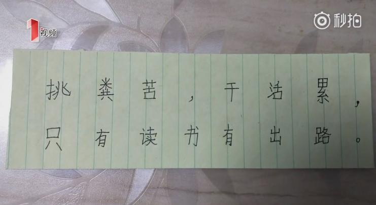 五十岁大妈鬼步舞,女子带领50岁大妈跳鬼步舞