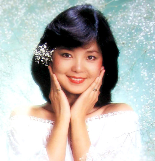 邓丽君的父亲是国军少校军官，极力反对女儿去日本发展