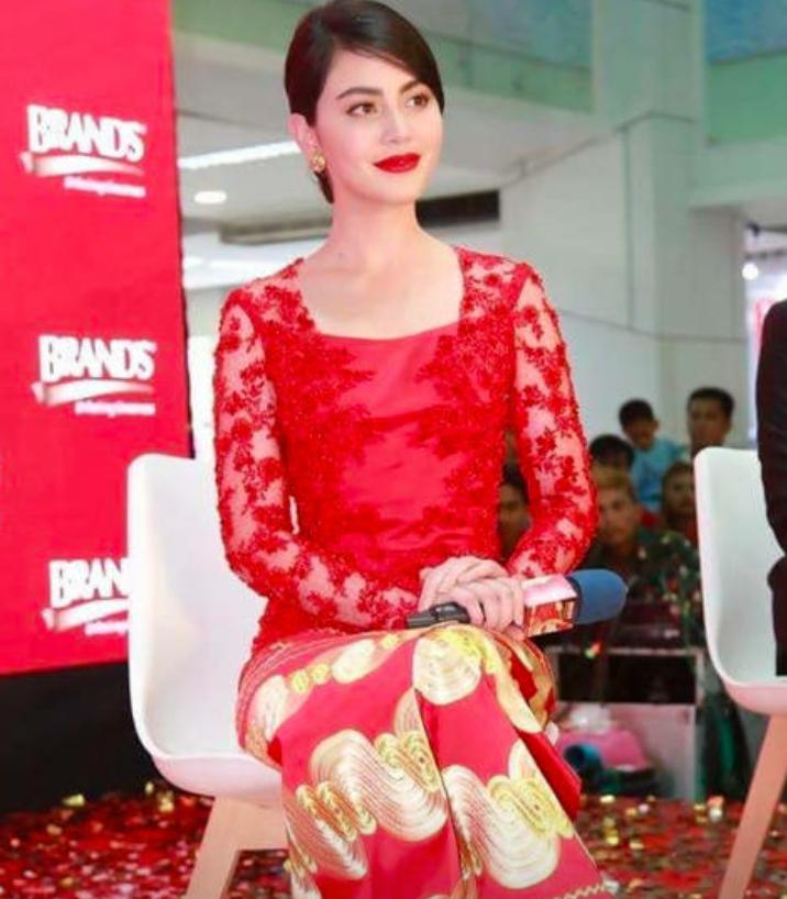 泰星mai橘色,泰星mai机场与粉丝互动