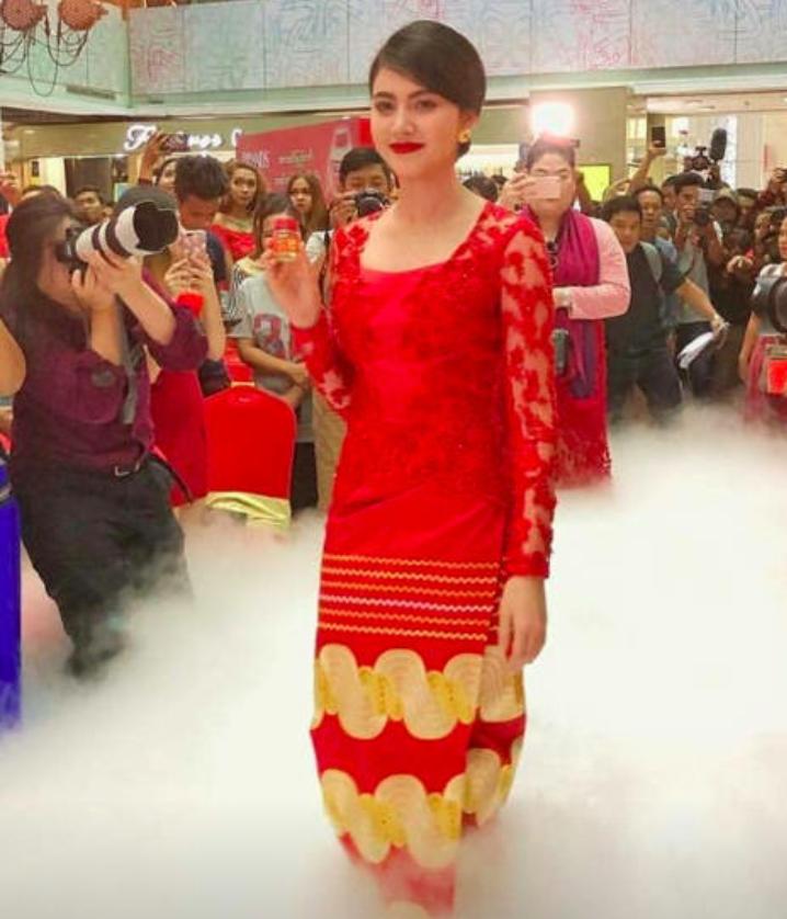 泰星mai橘色,泰星mai机场与粉丝互动