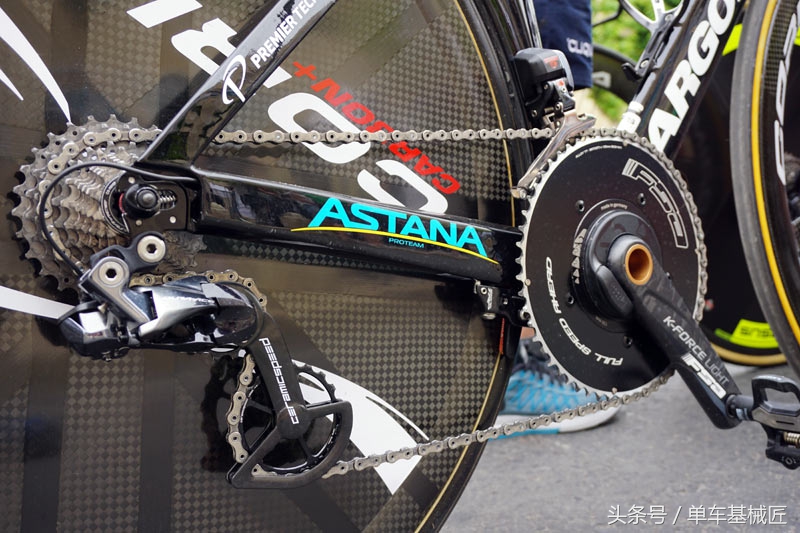 argon18明显今年设计费没给够，美利达依然保持了凌乱走线的风格