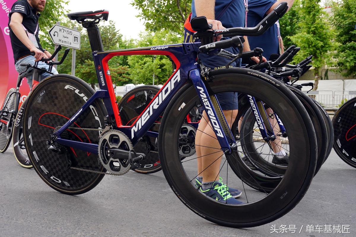 argon18明显今年设计费没给够，美利达依然保持了凌乱走线的风格