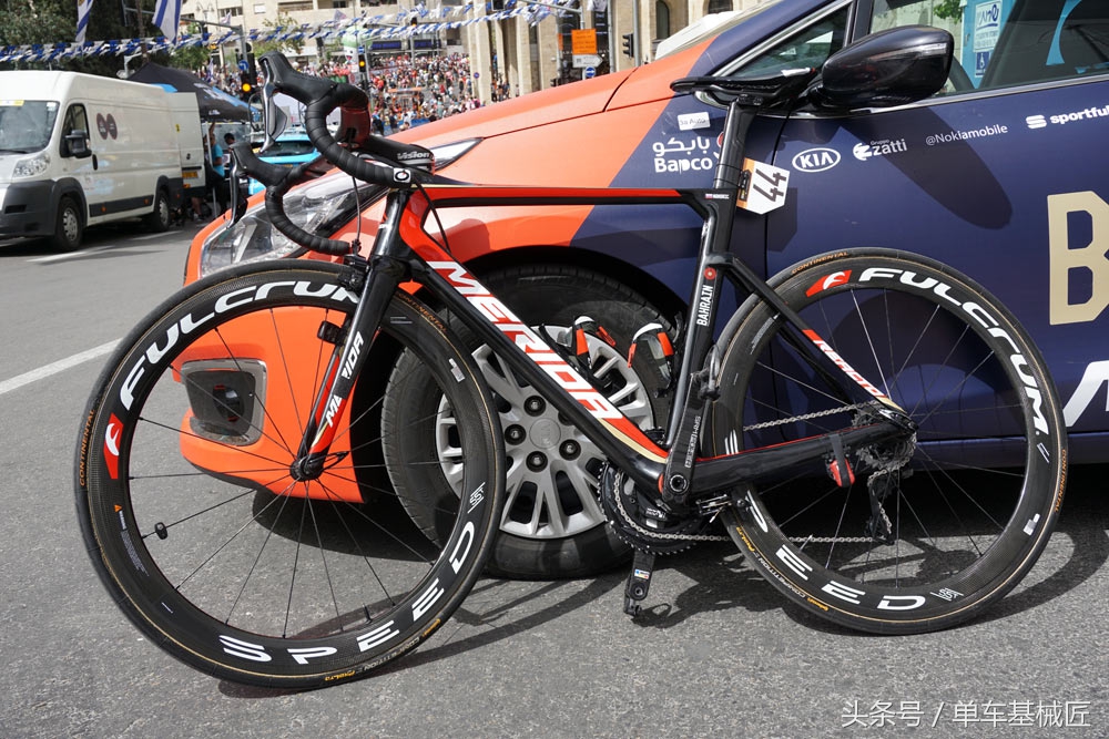 argon18明显今年设计费没给够，美利达依然保持了凌乱走线的风格