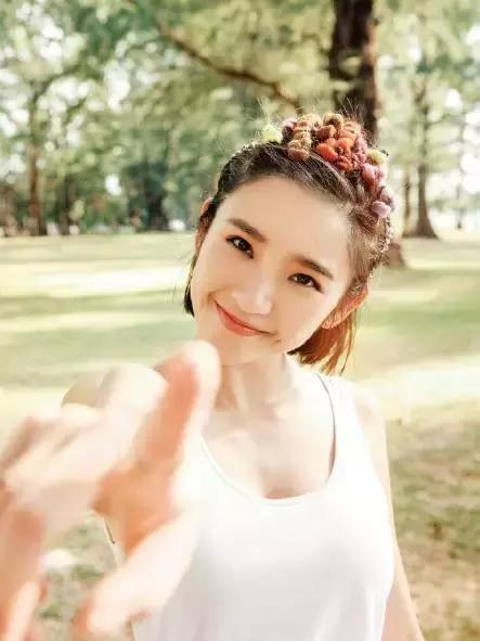 马思纯周冬雨渔夫帽的发型教程,马思纯发型女编发